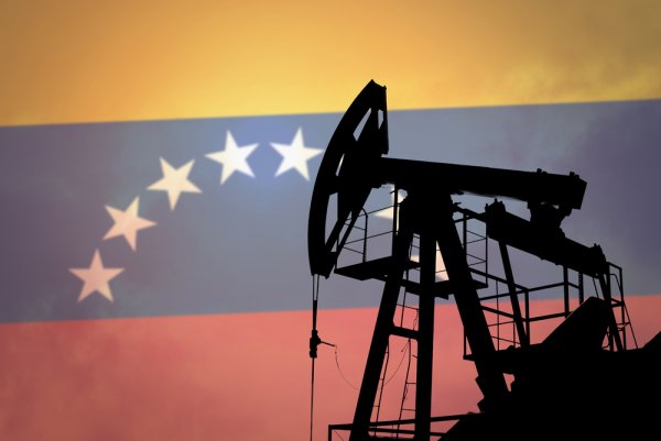 Нефтяная компания PDVSA переводит банковские свои счета в Газпромбанк