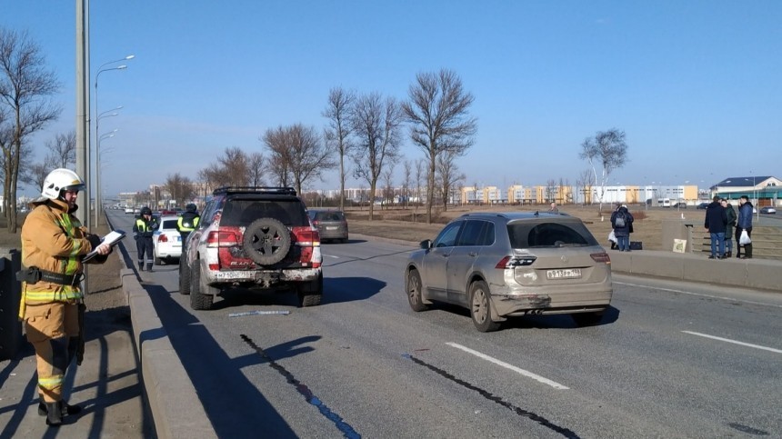 Машину известного петербургского автоблогера заметили в массовом ДТП