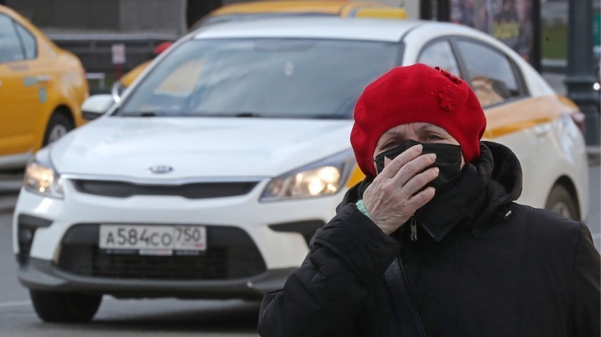 Пожилых москвичей обязали соблюдать домашний режим