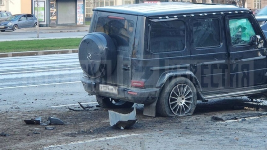 Видео: Gelandewagen протаранил столб на севере Москвы