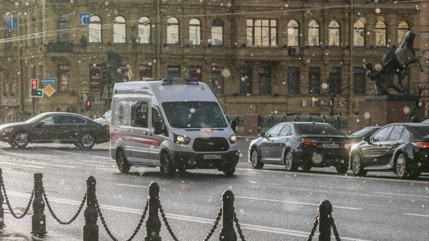 «С приветом была» — соседи о петербурженке, выпавшей из окна вместе с дочкой