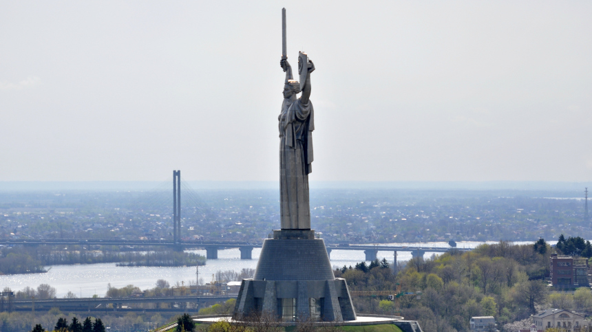 Все рухнет в бездну: Родина-Мать жестоко «накажет» Киев за попытку демонтажа элементов