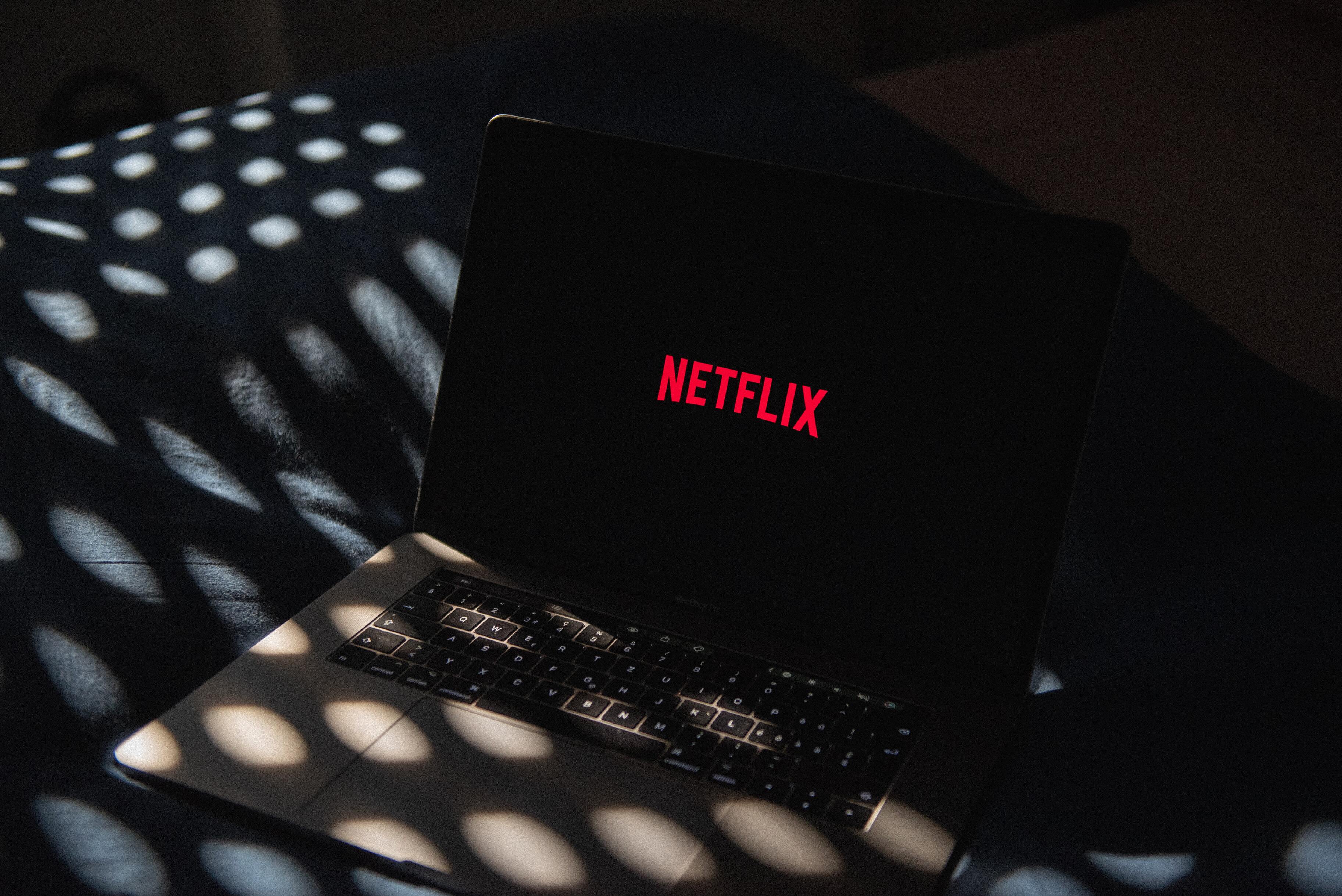 Россияне снова подали в суд на ушедший из страны Netflix