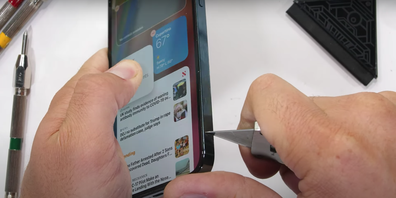 iPhone 12 Pro прошел испытание ножом, огнем и монеткой