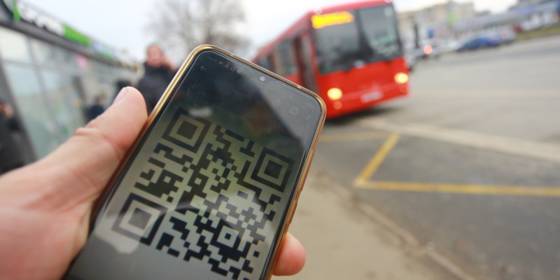 В России начали отменять QR-коды на транспорте