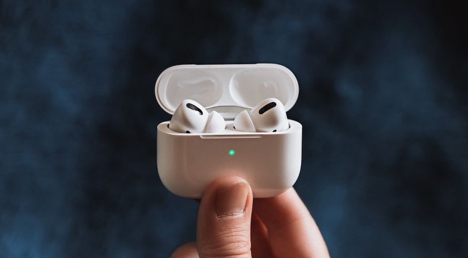 Apple переводит AirPods на USB-С максимально хитрым способом. Тим Кук — гений