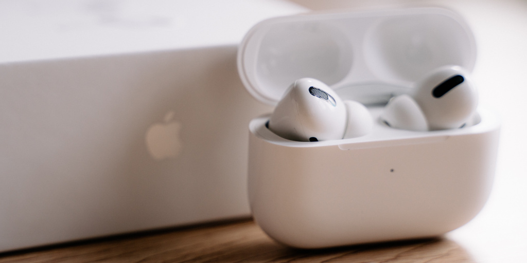 Apple может добавить датчик освещенности в AirPods