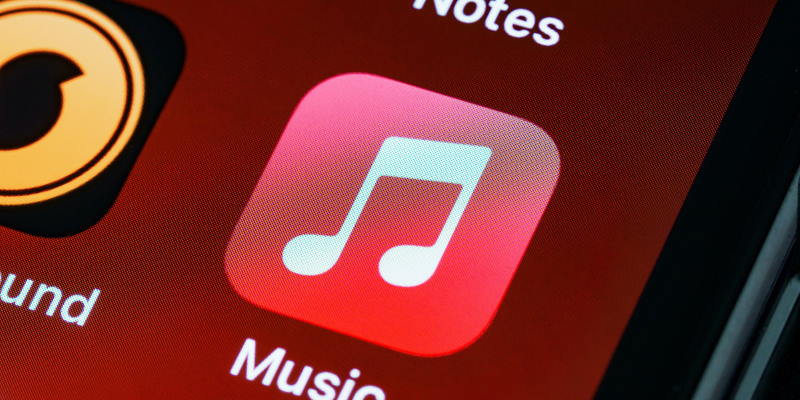 Сюрприз в Apple Music — новогодние версии хитов 2020 года