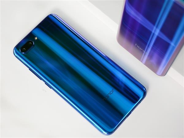 Двухлетний флагман Honor получил финальную версию EMUI 10 на базе Android 10