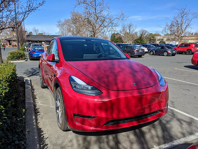 Найди 10 отличий. Tesla Model Y рядом с Model 3