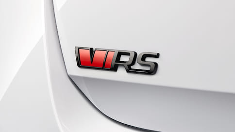 Skoda показала тизер гибридной Octavia RS