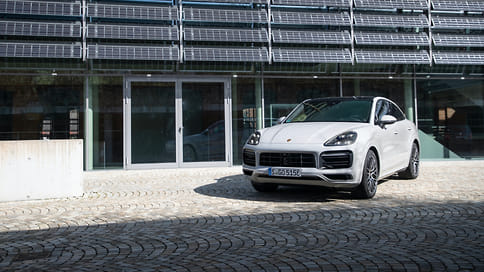 Porsche модернизировал гибридные кроссоверы Cayenne