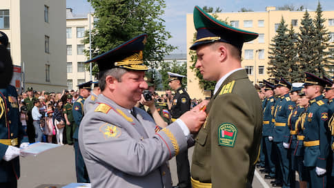 Замначальника Генштаба оговорили как под копирку // Генерал-майор отказался от сдачи генерал-полковника Халила Арсланова