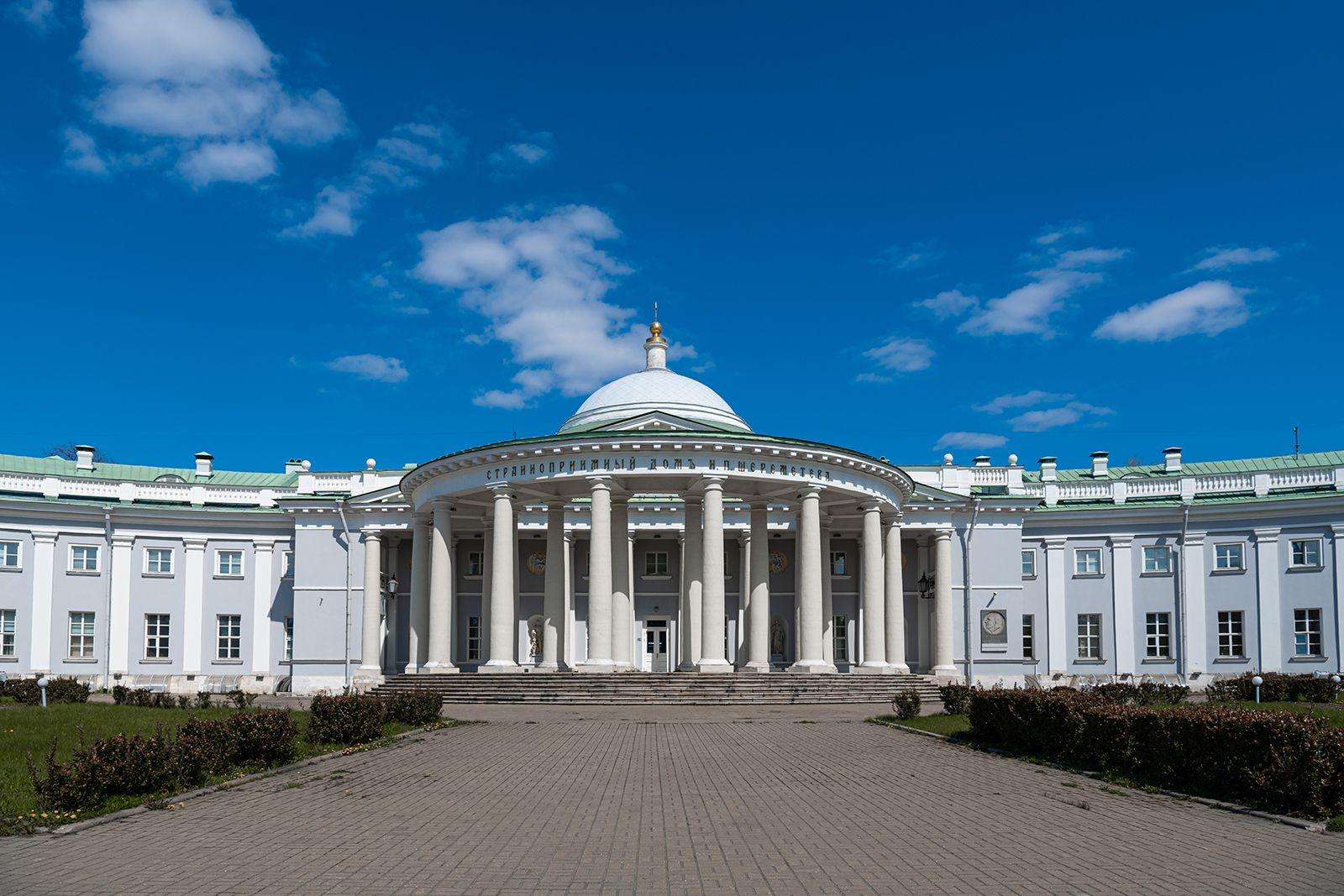 В Москве для лечения пациентов с COVID-19 используют барокамеры