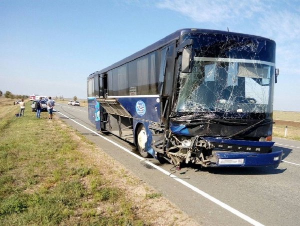 В Крыму скончались пять человек после столкновения легковой машины с автобусом