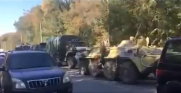 В Керчи бронетехника попала на видео