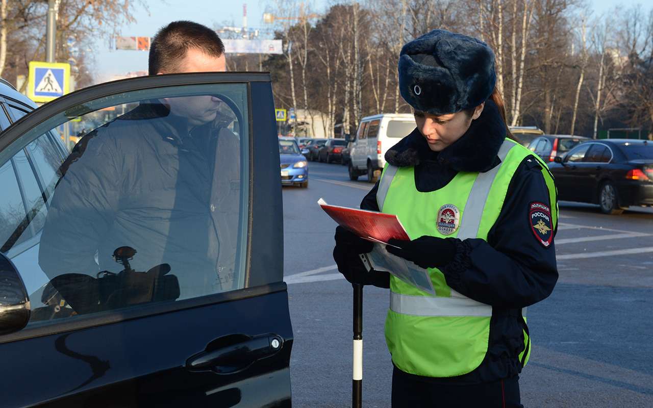 Инспектор остановил для проверки документов. А говорят, им это запретили...