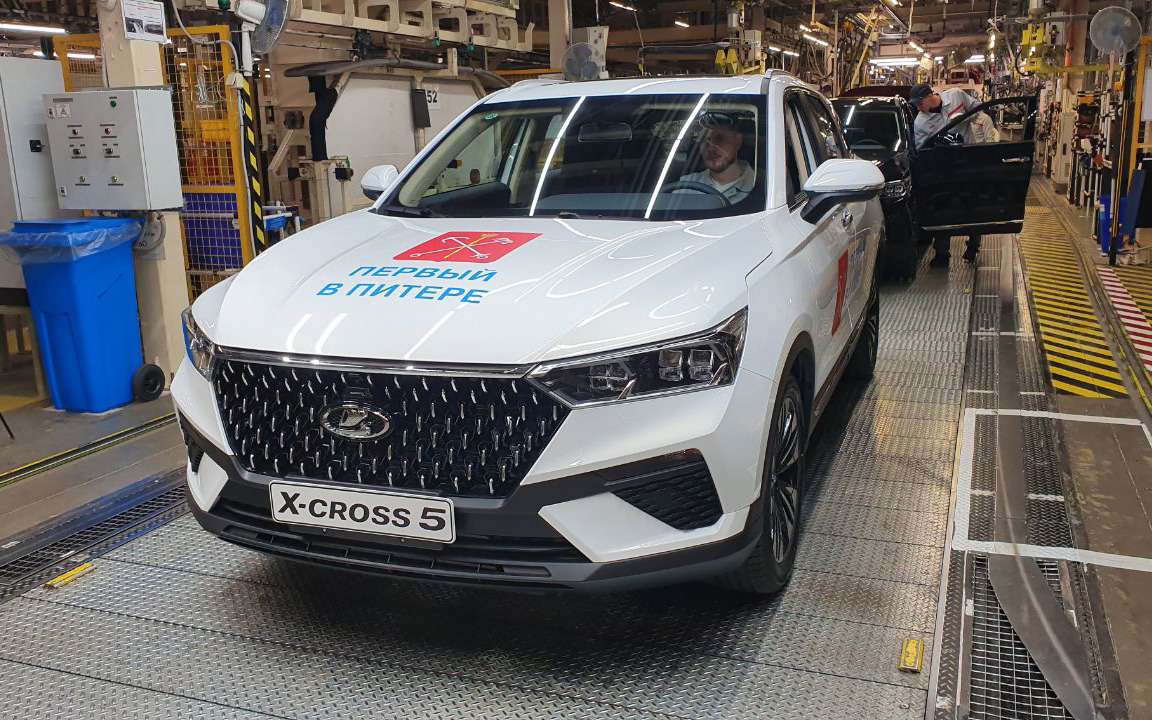 На заводе в Санкт-Петербурге стартовало производство Lada X-Cross 5