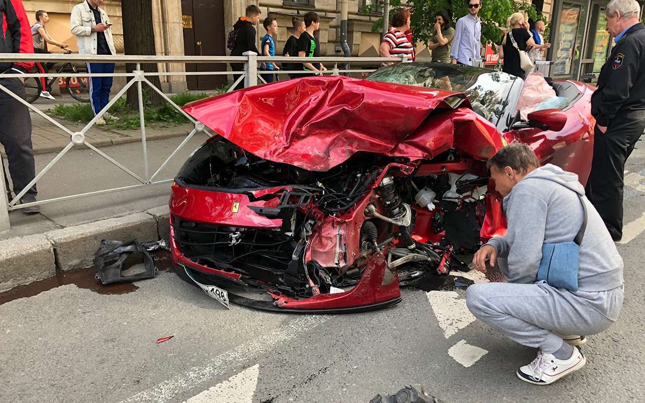 Смертельное ДТП такси и Ferrari в Петербурге (видео)