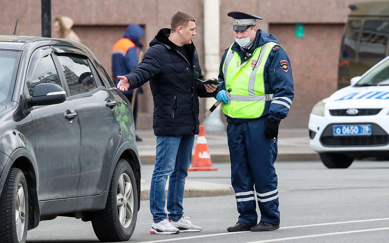 Жетон инспектора должен быть виден? — вот ответ ГИБДД