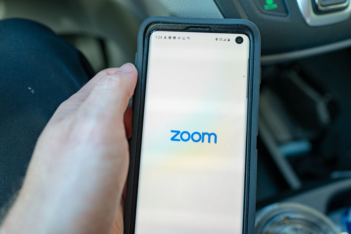 Из приложения Zoom удалили код, позволявший Facebook следить за пользователями