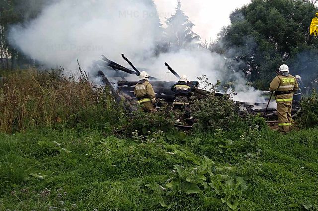 За пять минут пожарные справились с огнем в селе Вороново