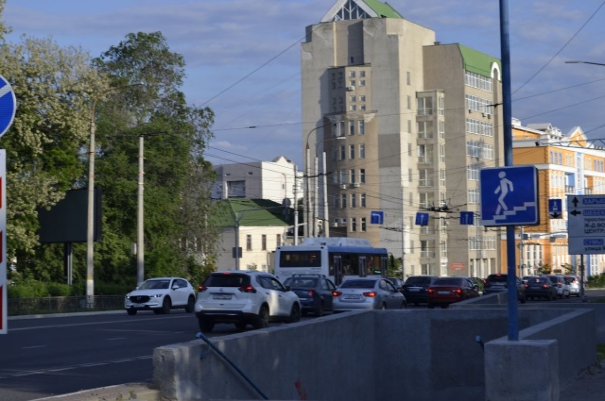 В Белгороде услышали серию громких звуков, есть пострадавшие и горящий дом