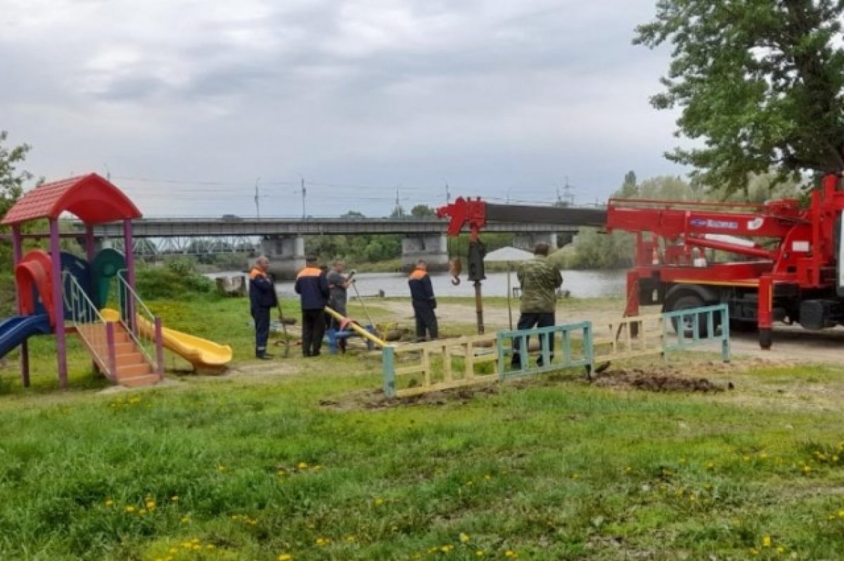 Брянские коммунальщики приводят в порядок городские пляжи