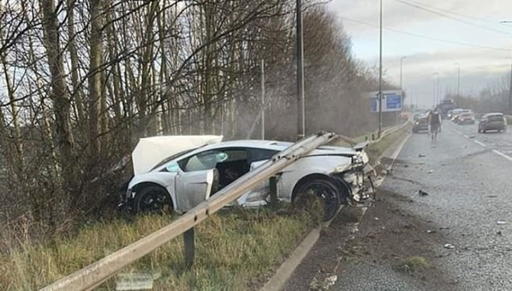 Голкипер 'Манчестер Юнайтед' разбил свой Lamborghini за 200 тысяч евро