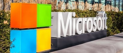 Microsoft создает революционный Android-смартфон с двумя экранами. Видео