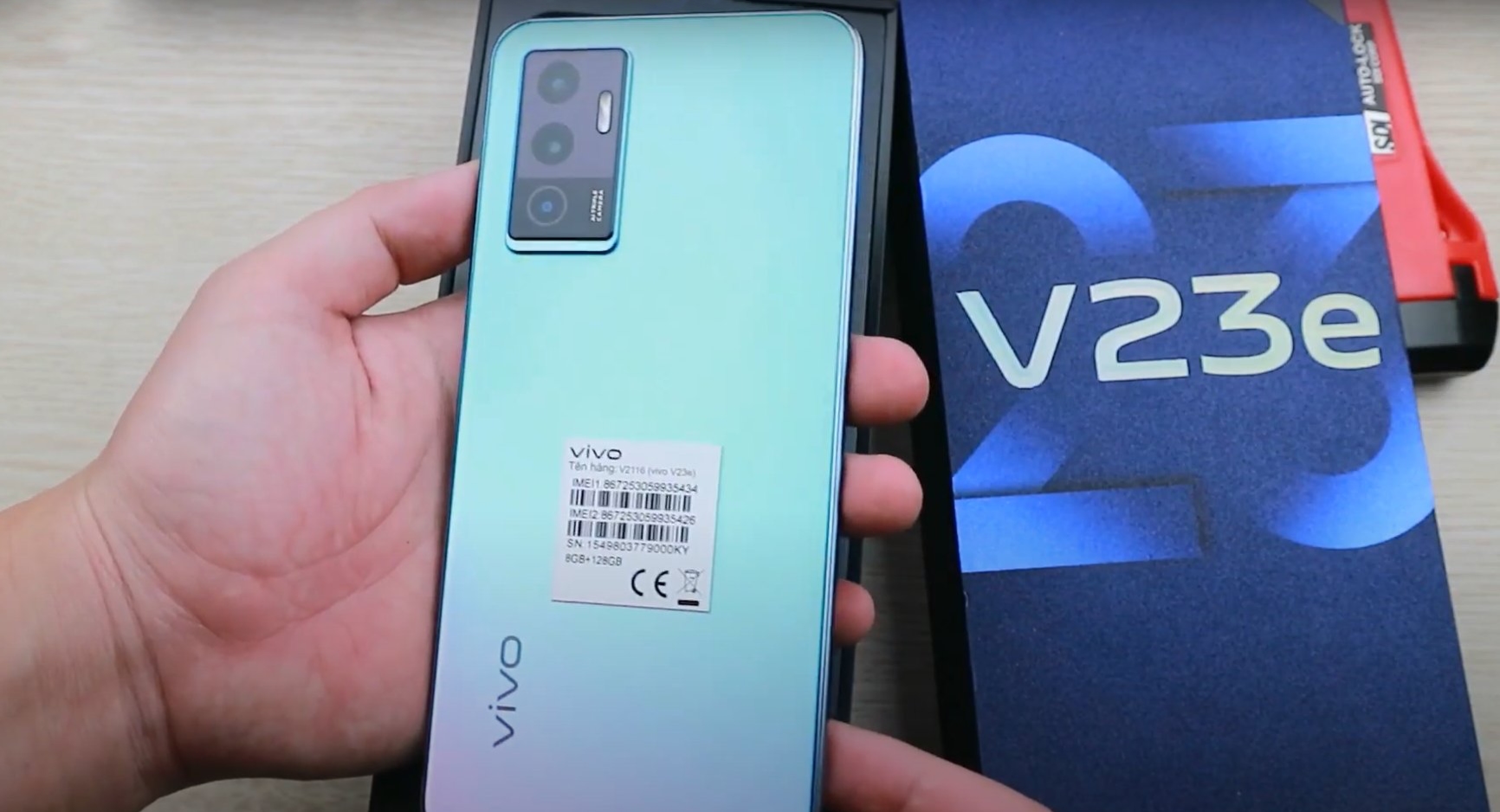 В сети появились «живые» фотографии и подробные характеристики смартфона Vivo V23e