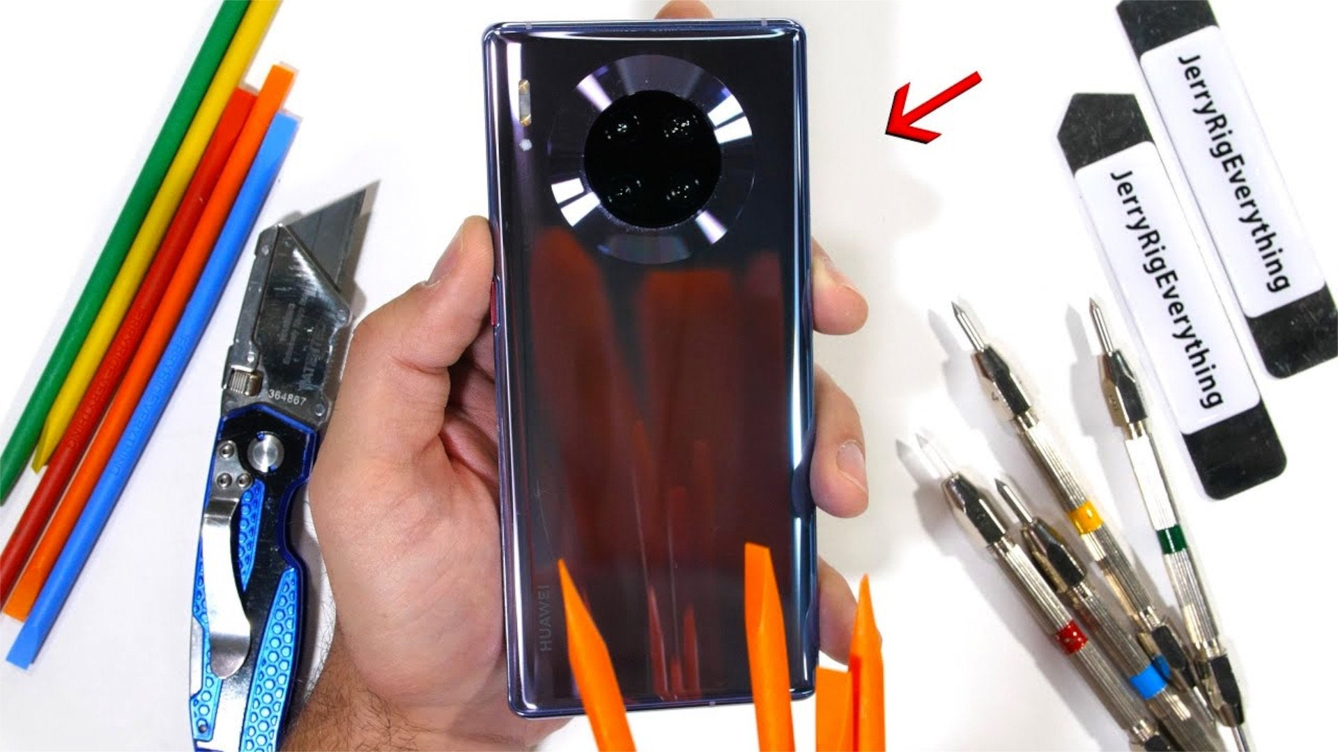 Huawei Mate 30 Pro успешно прошел тест на прочность JerryRigEverything