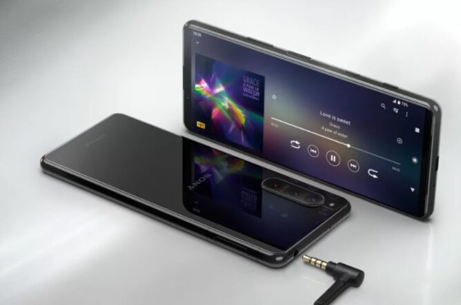 Компания Sony презентовала компактный смартфон Xperia 5 II