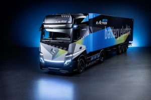 Электрический грузовик Mercedes-Benz eActros LongHaul имеет запас хода до 500 км и быструю зарядку за 30 минут