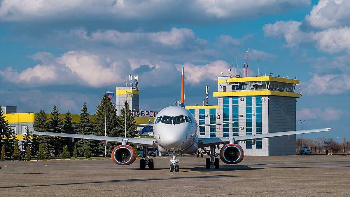 Женщина ударилась причинным местом во время посадки самолета в Ставрополе