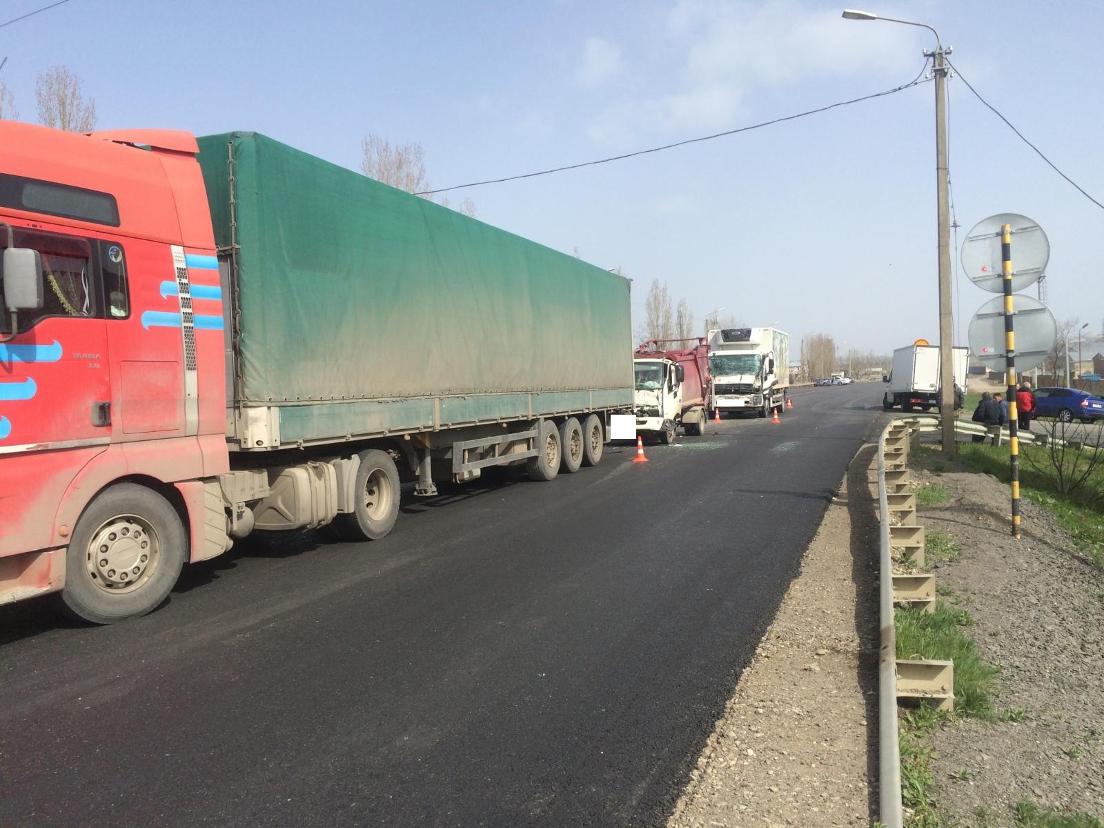 Три фуры столкнулись на федеральной трассе под МинВодами