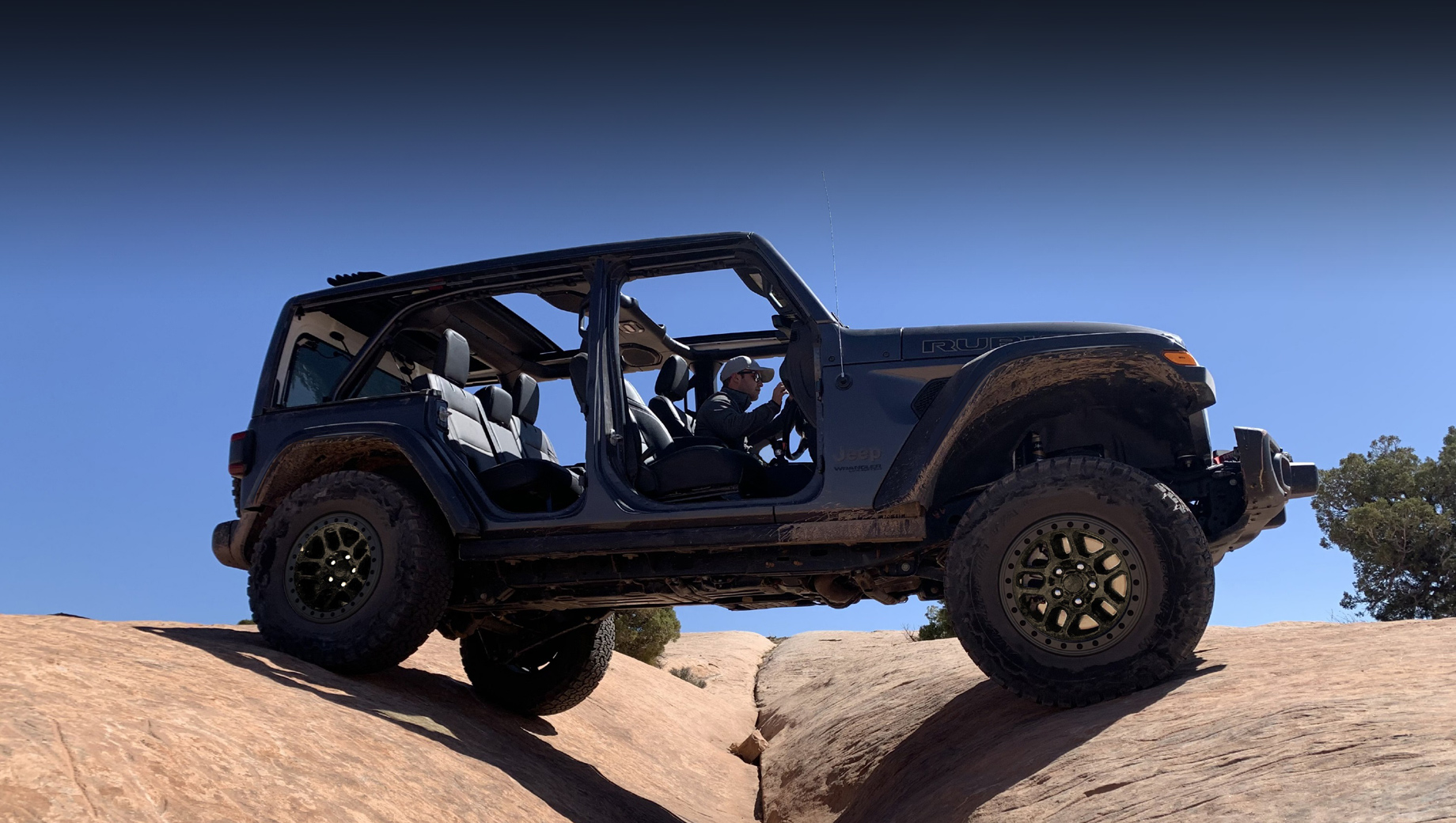 Jeep Wrangler Xtreme Recon ударил по Bronco Badlands Sasquatch