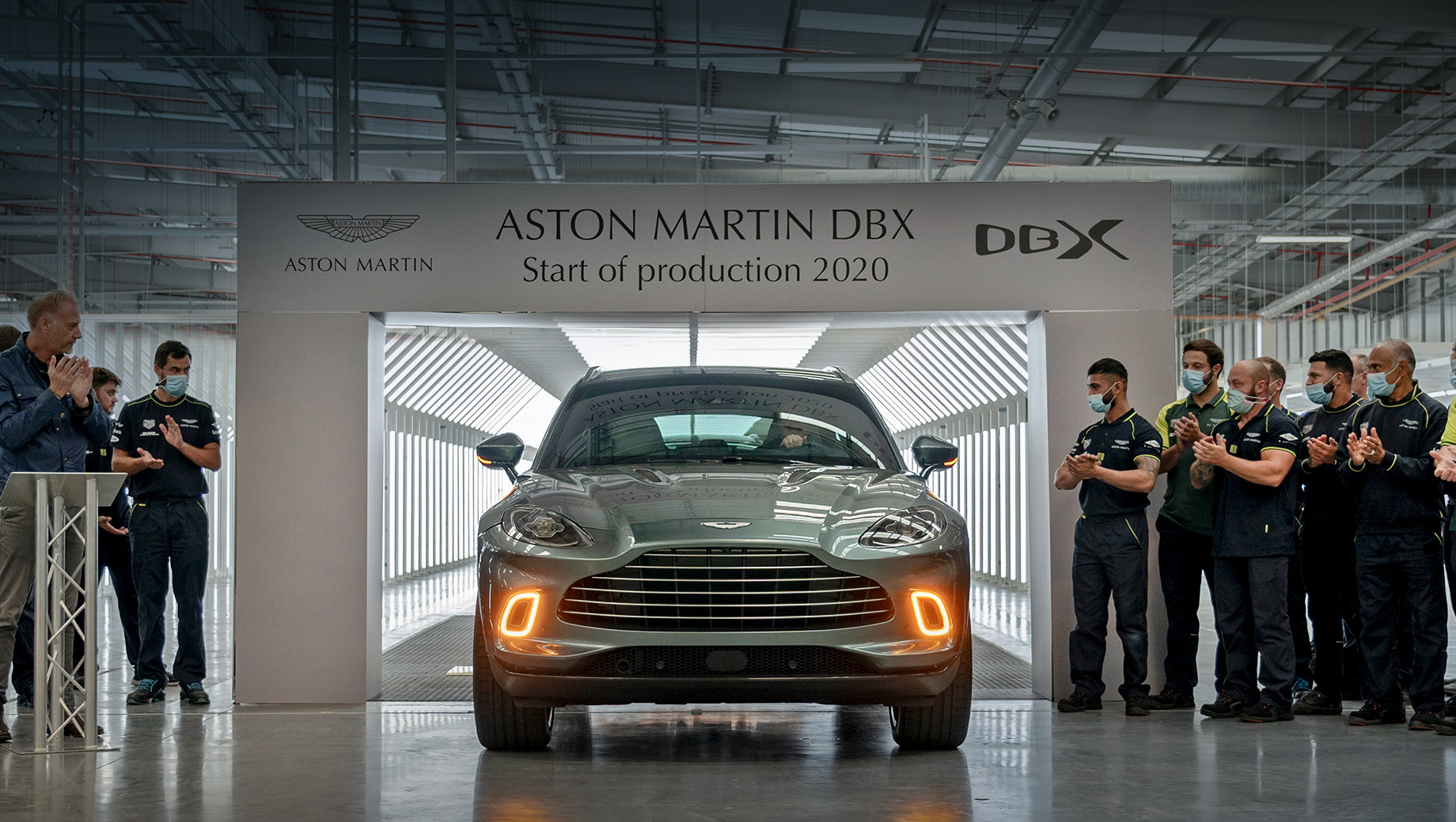 Первый серийный Aston Martin DBX собран на заводе в Уэльсе