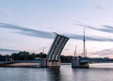 Под Гренадерским мостом в Петербурге спасатели выловили человека