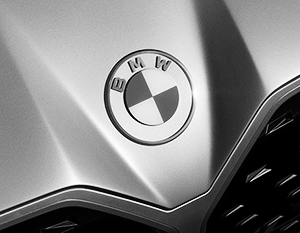 Автоконцерн BMW изменил логотип