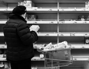 Путин попросил россиян не покупать продукты впрок