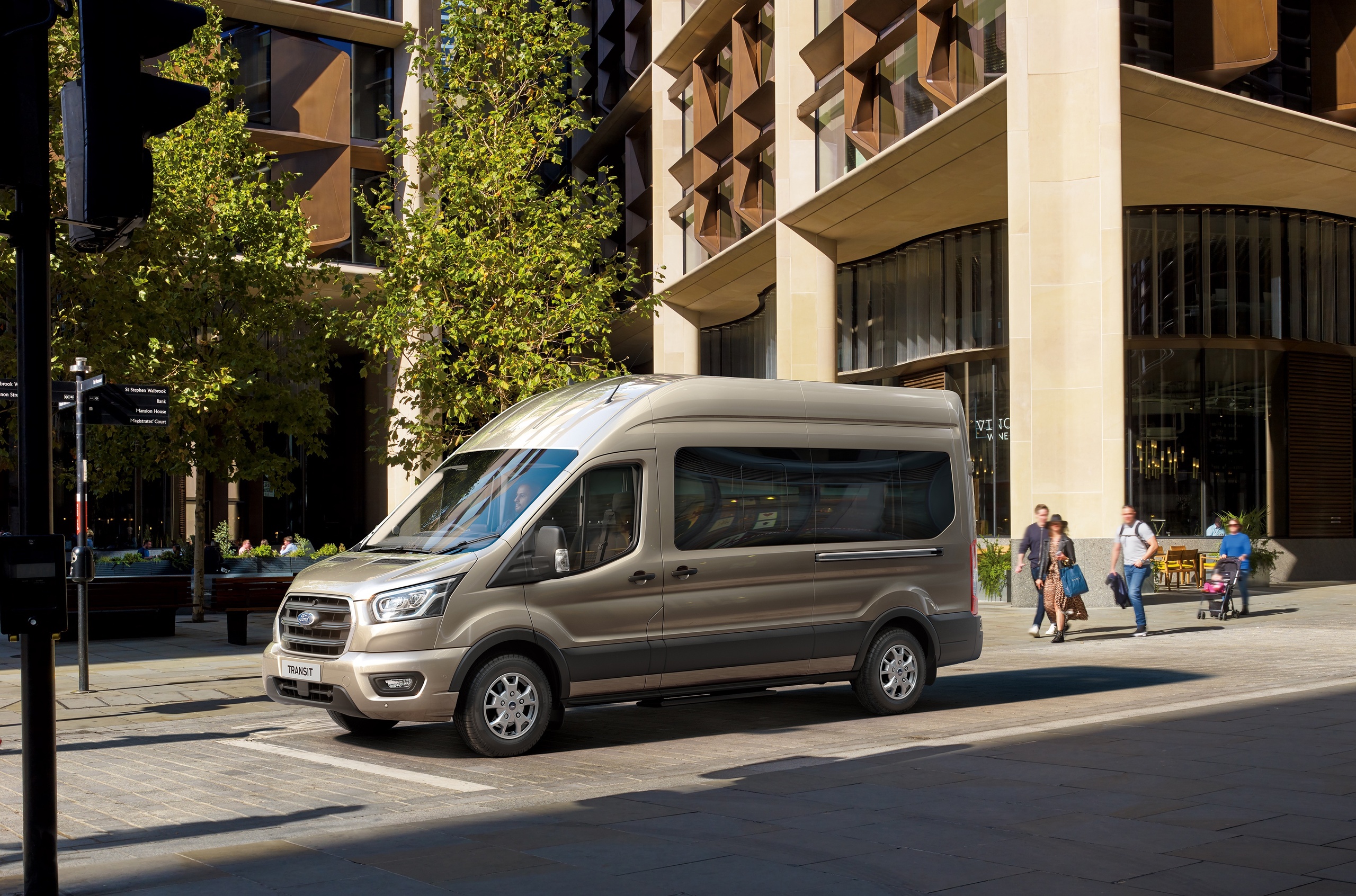 На Ford Transit стали ставить коробку передач от Mustang