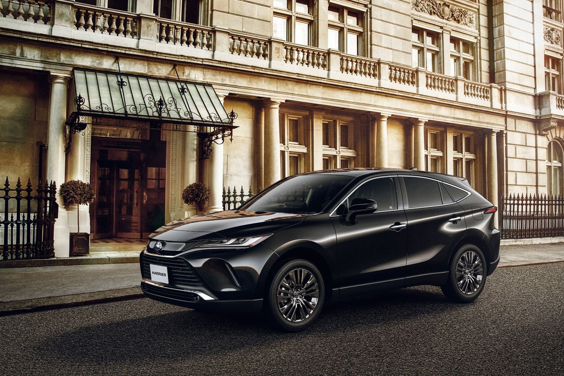 За новым Toyota Harrier выстроилась очередь на полтора года