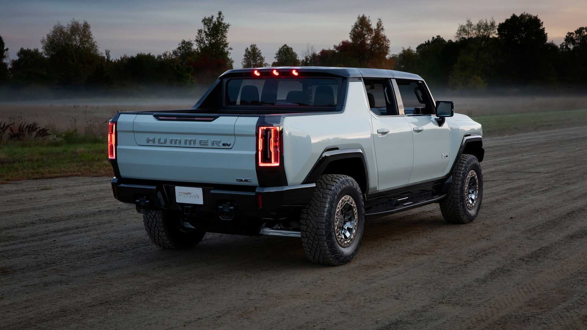 GM не планировал давать электропикапу марку Hummer