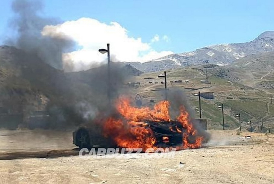 Прототип нового Chevrolet Corvette сгорел дотла из-за неполадок