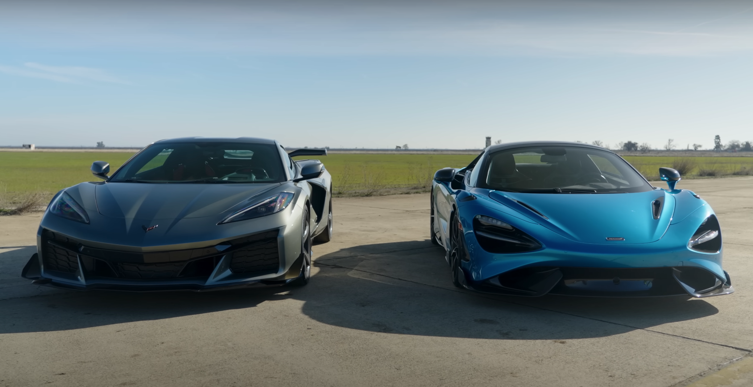 Журналисты устроили необычную гонку Chevrolet Corvette Z06 и McLaren 765LT