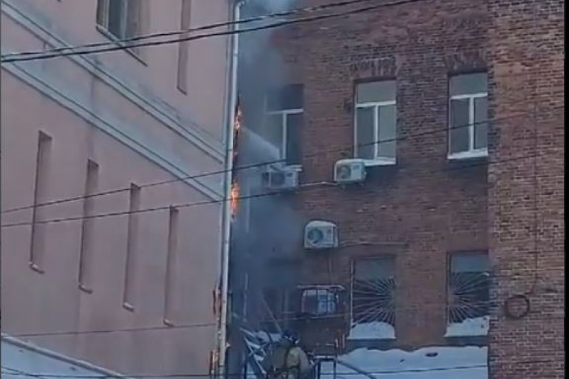 Во Владивостоке пожаром поврежден старый фонд на Светланской