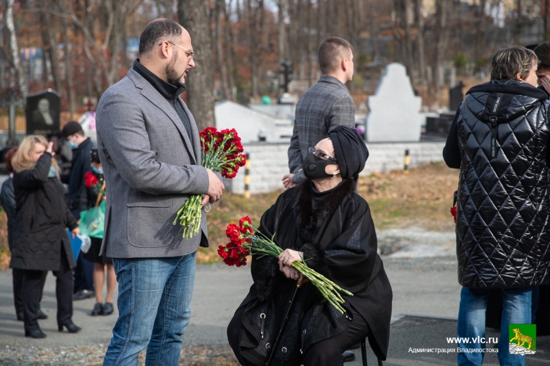 Во Владивостоке возложением цветов к мемориалу почтили память жертв политических репрессий