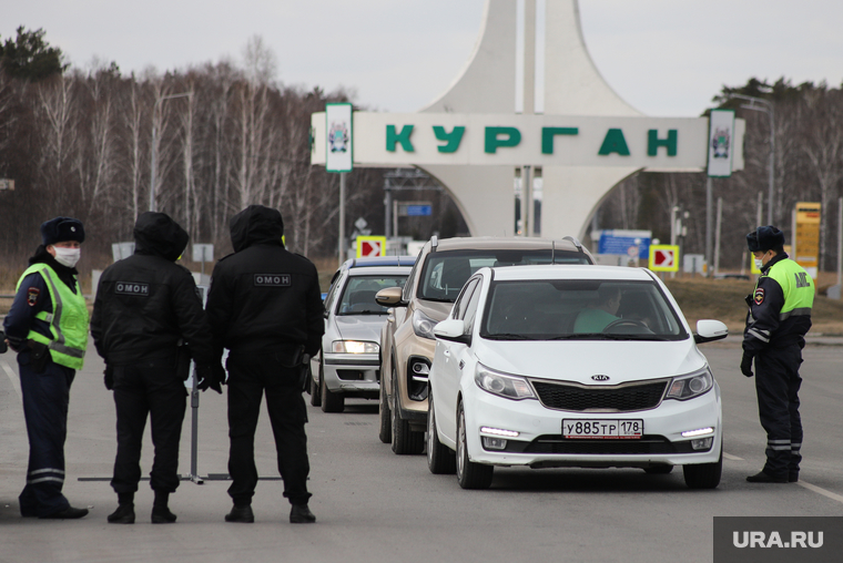 Из-за карантина на въездах в Курган скопились пробки. ФОТО