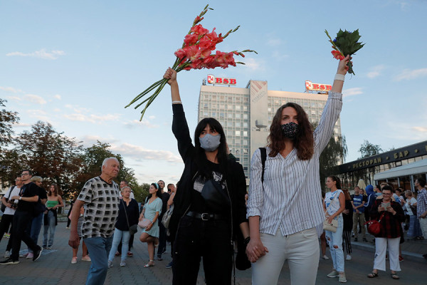 Второй вечер протестов в Минске. Фоторепортаж